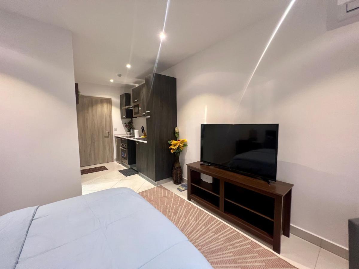 Plsa Airport-The Lennox Apartment Accra Exterior photo